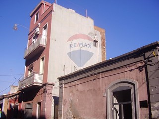 Casa Semi Indipendente in Vendita a Catania, 140'000&euro;, 190 m²