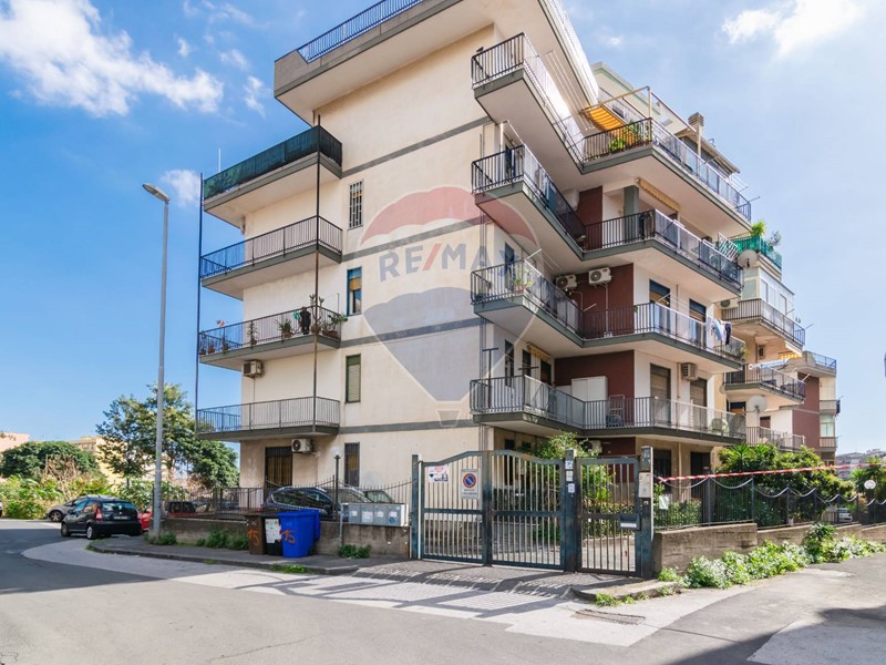 Appartamento in Vendita a Catania, 140'000&euro;, 108 m²