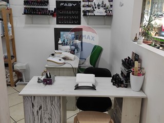 Attività commerciale in Vendita a Paternò, 77'000€, 175 m²