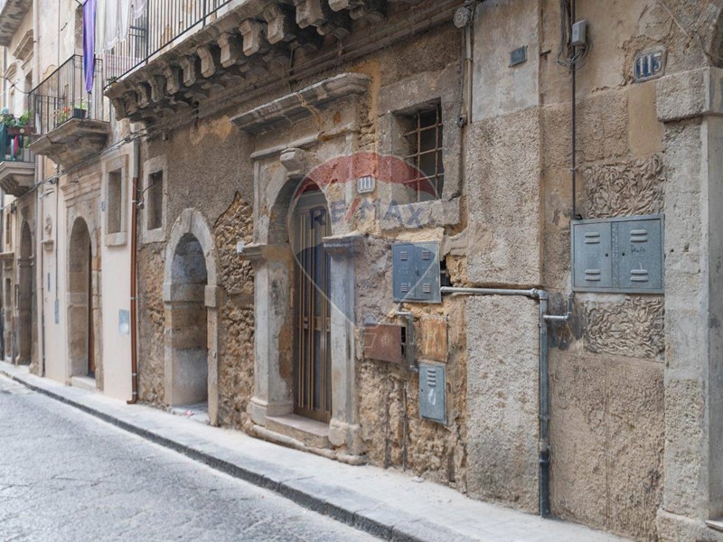 Appartamento in Vendita a Caltagirone, 65'000€, 180 m²