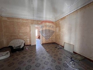 Quadrilocale in Vendita a Catania, 90'000&euro;, 120 m²
