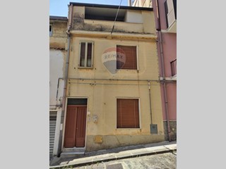 Casa Indipendente in Vendita a Grammichele, 45'000€, 200 m²