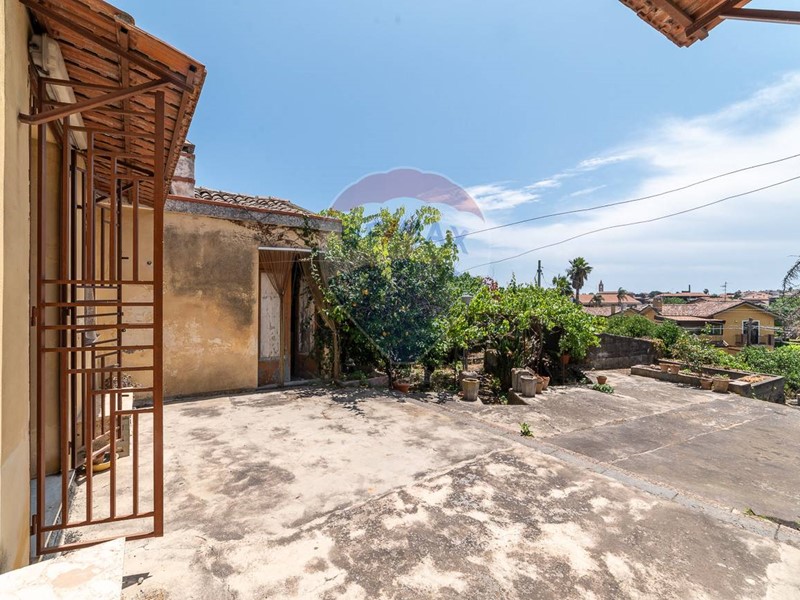 Casa Indipendente in Vendita a Aci Bonaccorsi, 128'000€, 130 m²