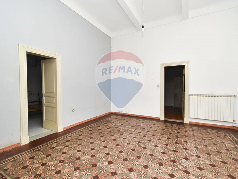 Casa Indipendente in Vendita a Belpasso, 180'000€, 220 m²