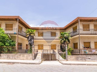 Casa Indipendente in Vendita a Militello in Val di Catania, 229'000€, 420 m², con Box