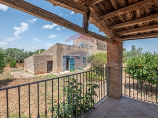 Villa in Vendita a Caltagirone, 147'000€, 190 m², con Box