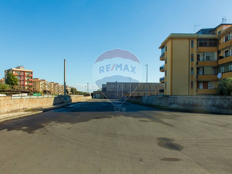 Immobile commerciale in Vendita a Catania, 170'000&euro;, 390 m²