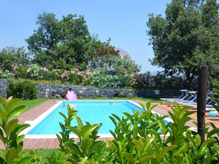 Rustico in Vendita a Piedimonte Etneo, 650'000€, 400 m²