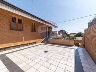 Trilocale in Vendita a Aci Catena, 115'000€, 126 m²