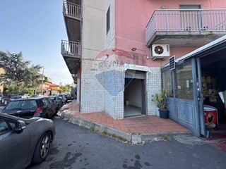 Immobile commerciale in Vendita a San Pietro Clarenza, 75'000€, 51 m²