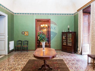 Casa Indipendente in Vendita a Paternò, 350'000€, 315 m²