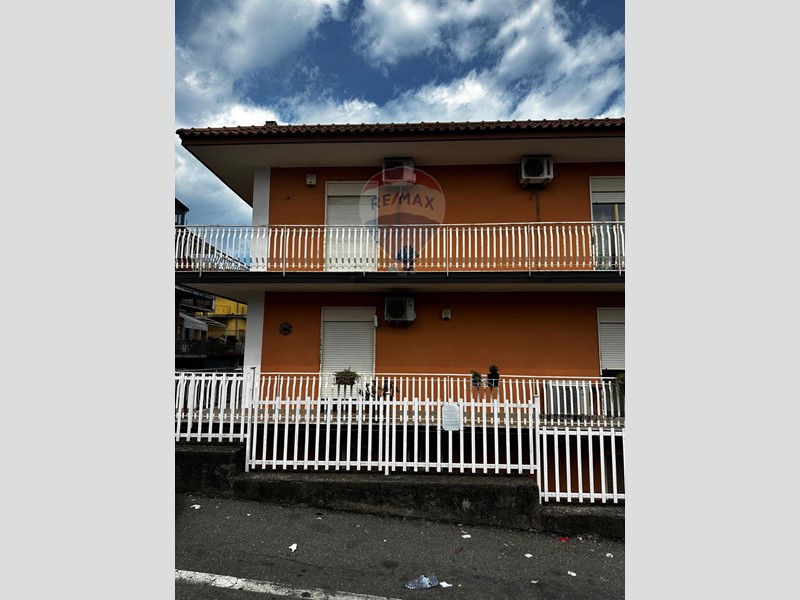 Appartamento in Vendita a Acireale, 75'000&euro;, 119 m²