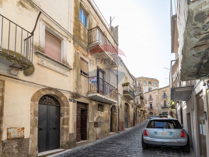 Casa Indipendente in Vendita a Caltagirone, 16'000€, 90 m²