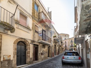 Casa Indipendente in Vendita a Caltagirone, 16'000€, 90 m²