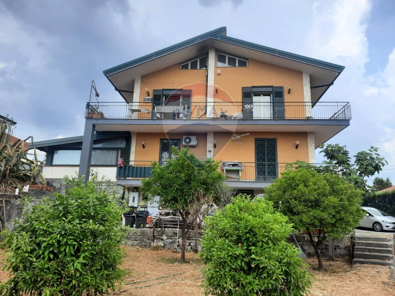 Casa Semi Indipendente in Vendita a Mascalucia, 195'000€, 115 m²