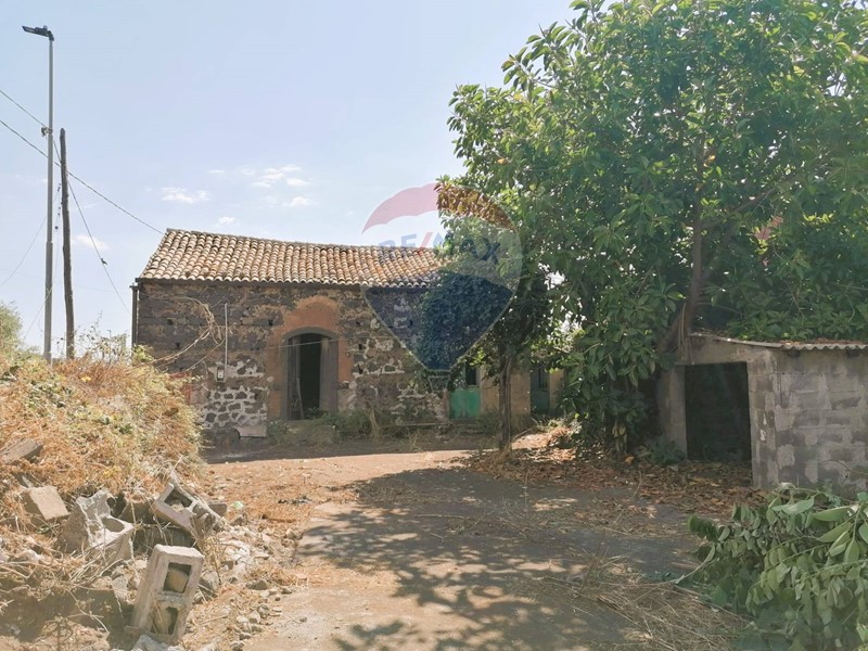 Casa Indipendente in Vendita a Aci Catena, 135'000€, 182 m²