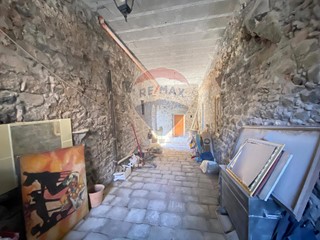 Casa Indipendente in Vendita a Catania, 118'000&euro;, 520 m²