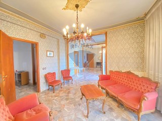 Appartamento in Vendita a Francofonte, 60'000€, 153 m²