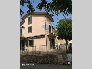 Villa in Vendita a Bibbiena, 112'000€, 115 m²