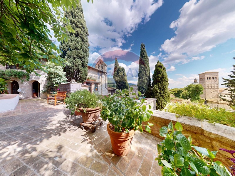 Villa in Vendita a Assisi, 1'650'000€, 350 m²