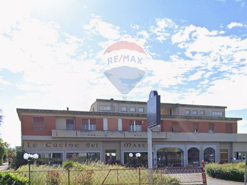 Immobile commerciale in Vendita a Foiano della Chiana, 590'000€, 1750 m²
