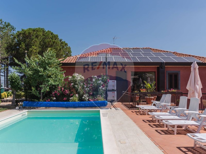 Villa in Vendita a Castiglione di Sicilia, 498'000€, 400 m²