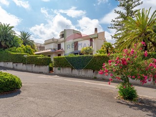 Villa in Vendita a Carlentini, 495'000€, 474 m²