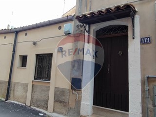 Appartamento in Vendita a Caltagirone, 53'000€, 205 m²