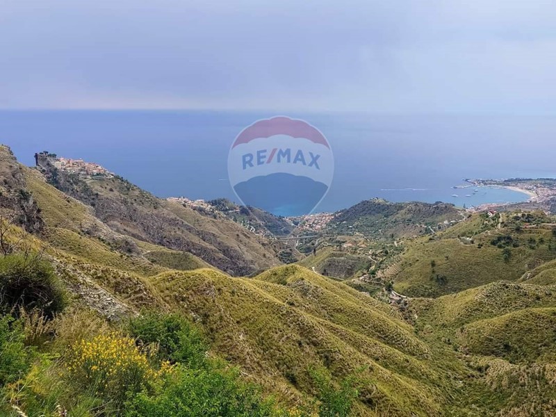 Terreno agricolo in Vendita a Castelmola, 57'000€, 9400 m²