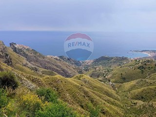 Terreno agricolo in Vendita a Castelmola, 57'000€, 9400 m²