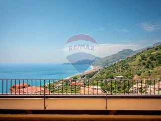 Bilocale in Vendita a Letojanni, 107'000€, 66 m²