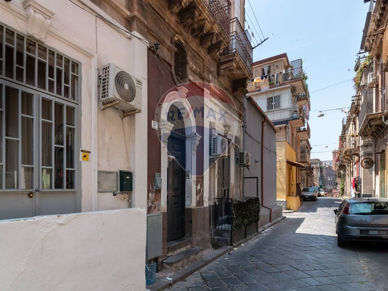 Bilocale in Vendita a Catania, 65'000&euro;, 70 m²