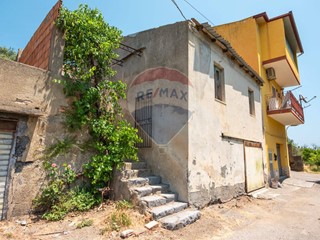 Casa Indipendente in Vendita a Furci Siculo, 50'000€, 77 m²