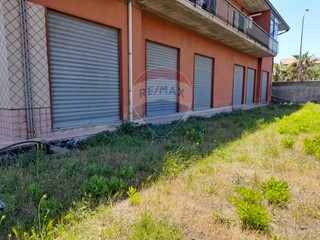 Immobile commerciale in Vendita a San Pietro Clarenza, 490'000€, 300 m²