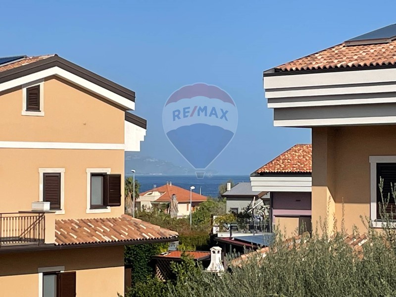 Villa in Vendita a Riposto, 395'000€, 239 m²
