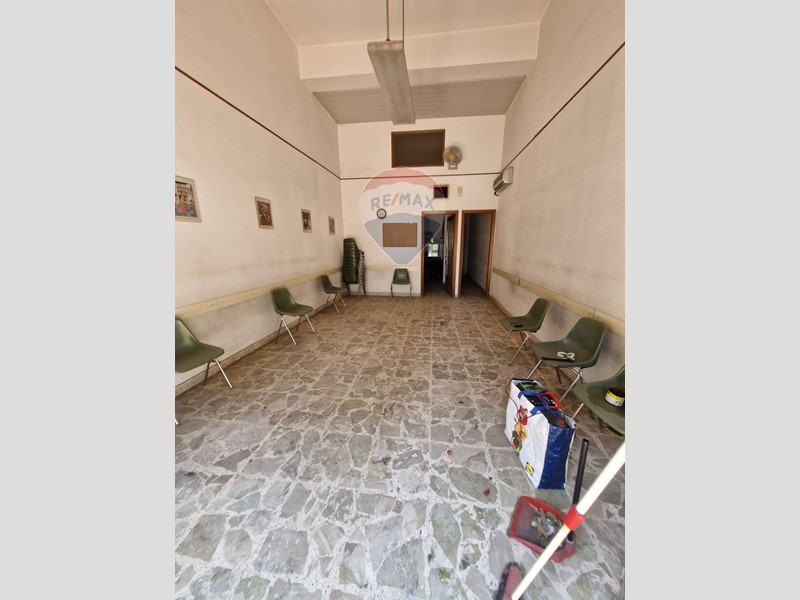 Immobile commerciale in Vendita a Gravina di Catania, 40'000&euro;, 52 m²