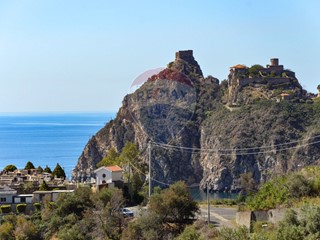 Terreno edificabile in Vendita a Sant'Alessio Siculo, 110'000€, 15070 m²