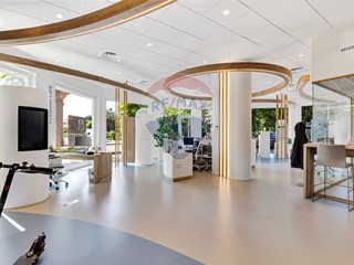 Negozio in Vendita a Monza, 250'000€, 318 m²