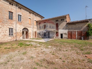 Casa Semi Indipendente in Vendita a Viadana, 290'000€, 1032 m²