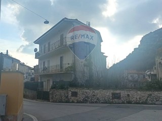 Casa Indipendente in Vendita a Pontelatone, 75'000€, 190 m², con Box