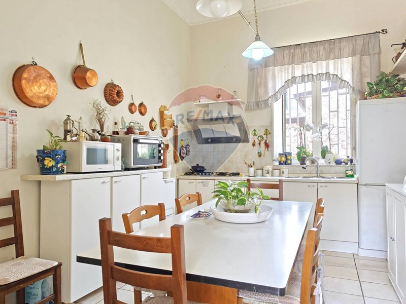 Trilocale in Vendita a Caserta, 115'000€, 145 m²