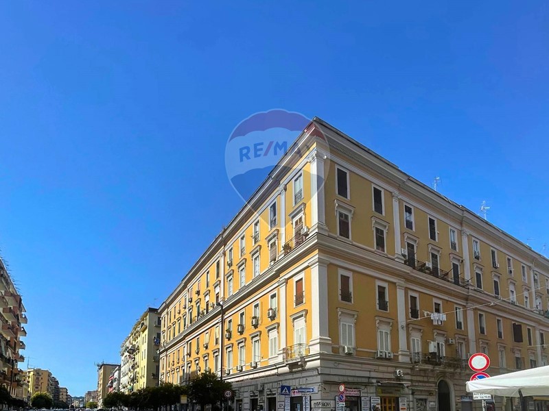 Appartamento in Vendita a Napoli, 450'000€, 133 m²