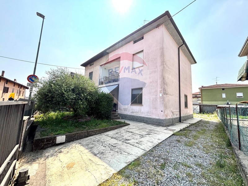 Casa Semi Indipendente in Vendita a Dalmine, 179'000€, 190 m²