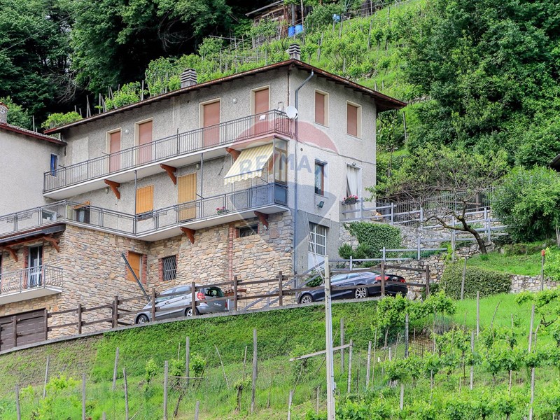 Casa Semi Indipendente in Vendita a Villa d'Almè, 230'000€, 225 m²
