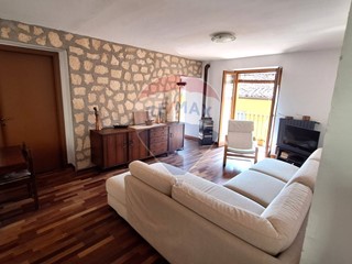 Appartamento in Vendita a Solto Collina, 125'000€, 120 m²