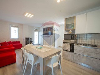 Casa Semi Indipendente in Vendita a Pian Camuno, 315'000€, 199 m²