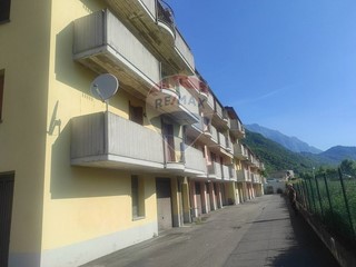 Trilocale in Vendita a Rogno, 84'000€, 55 m²