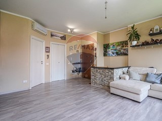 Trilocale in Vendita a Capriate San Gervasio, 219'000€, 188 m²