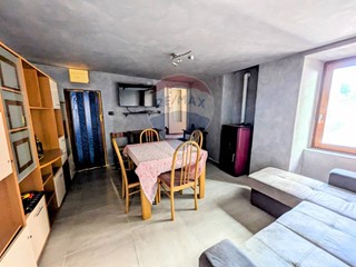 Casa Semi Indipendente in Vendita a Pian Camuno, 55'000€, 110 m²