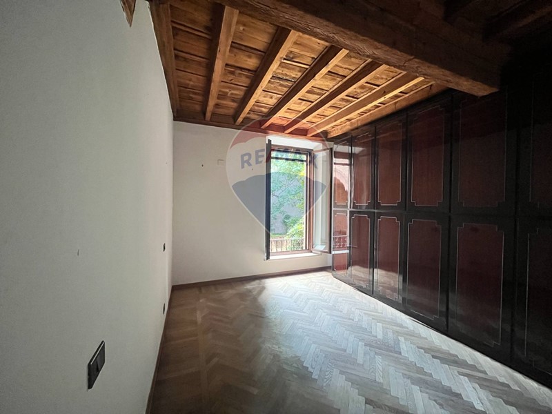 Appartamento in Affitto a Ferrara, 1'500&euro;, 171 m²